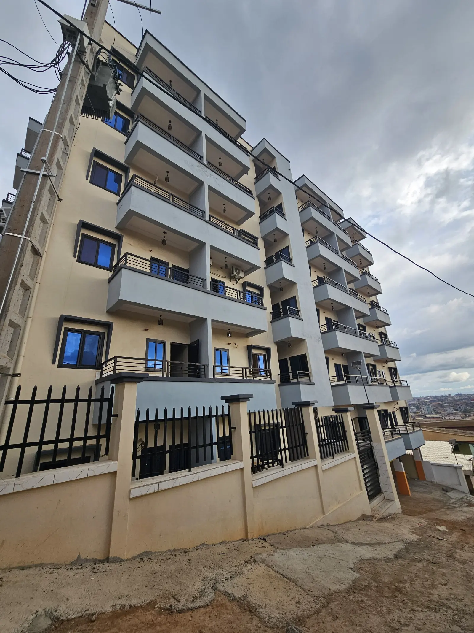 Apt 1